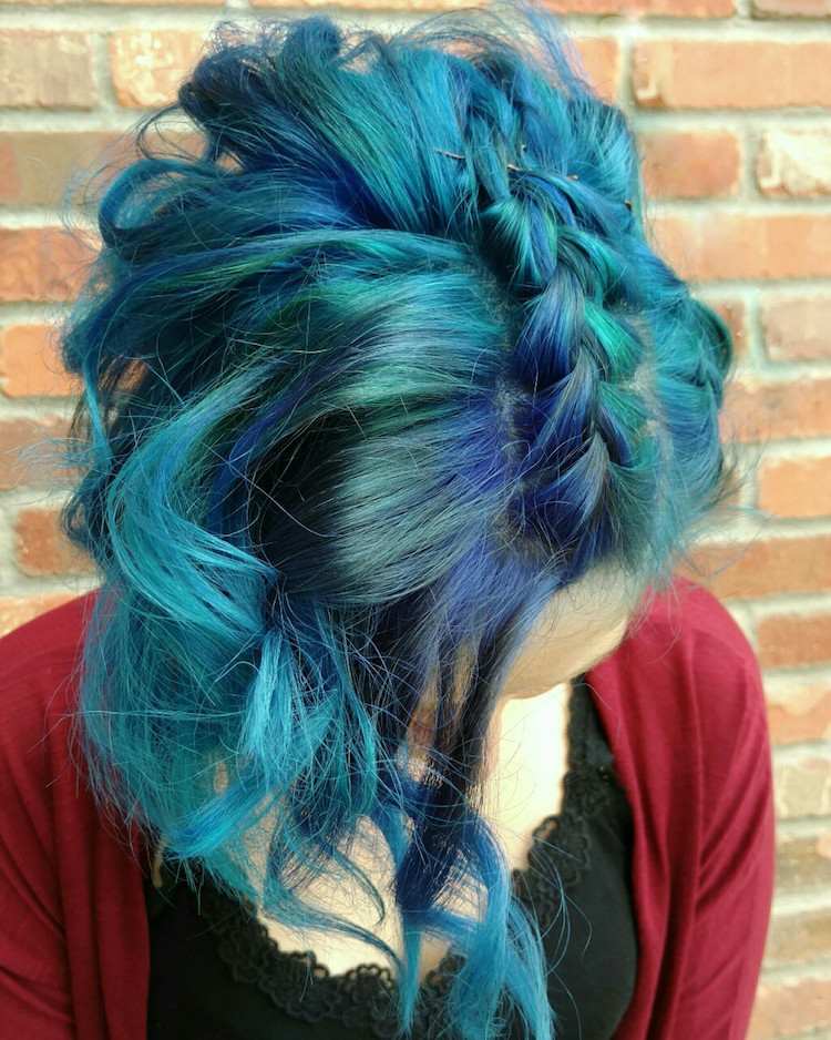 cabelo azul oceano cores de cabelo tendência destaques de penteado curto
