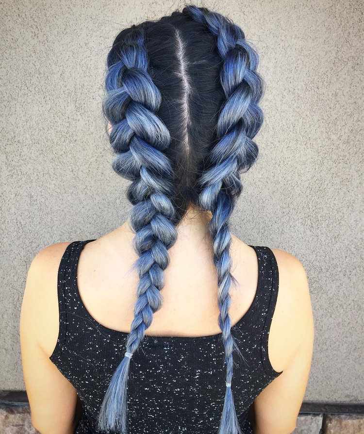 cabelo azul oceano cores de cabelo tendência penteado rabo de cavalo trançado