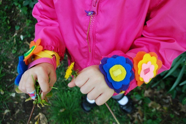 pulseira-menina-prado-flores-feltro