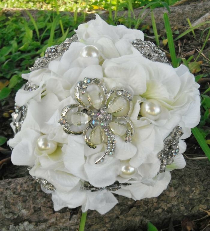 bouquet de noiva branco prata tendência pérolas cristais de strass