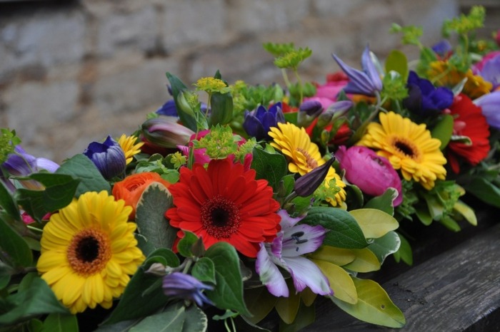 flores decoração mesa arranjo de flores colorido dália crisântemo vermelho amarelo