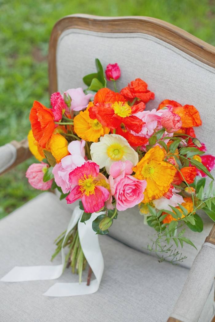 tendências de flores para casamento flores coloridas do prado laço branco