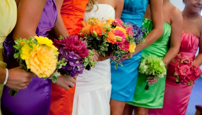 tendências de flores para casamento 2015 noiva colorida dama de honra