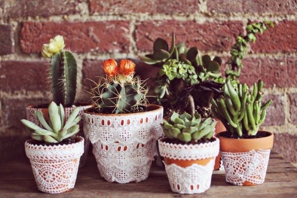 Decoração de vasos de flores em renda cola vintage romance