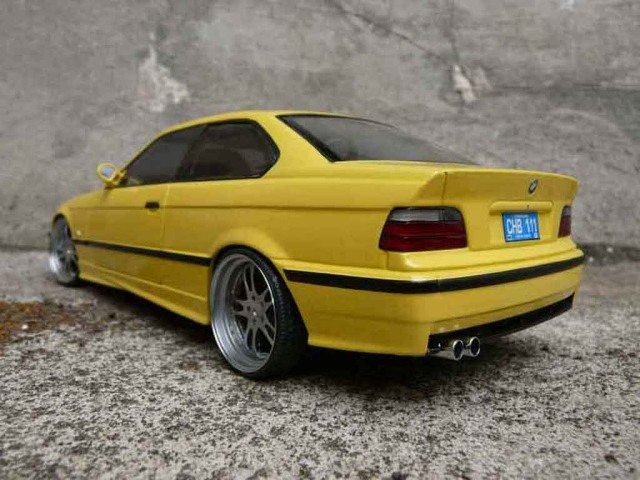 BMW-E36-m3-amarelo-faróis traseiros