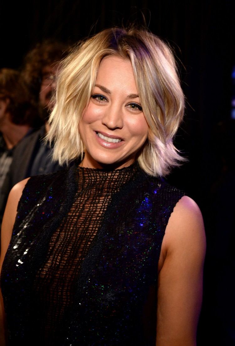 bob-hairstyles-kaley-cuoco-chin-length-hair-tiered-party-look