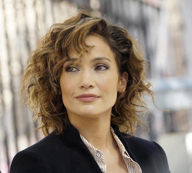 bob-hairstyles-ladies-curls-medium-length-bangs-jennifer-lopez