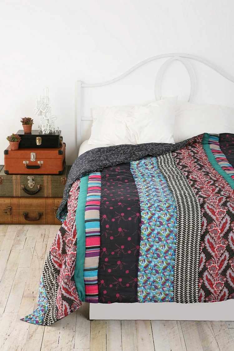 quarto estilo boêmio-branco-colcha-colorido-tecidos-patchwork-cabeceira-mala