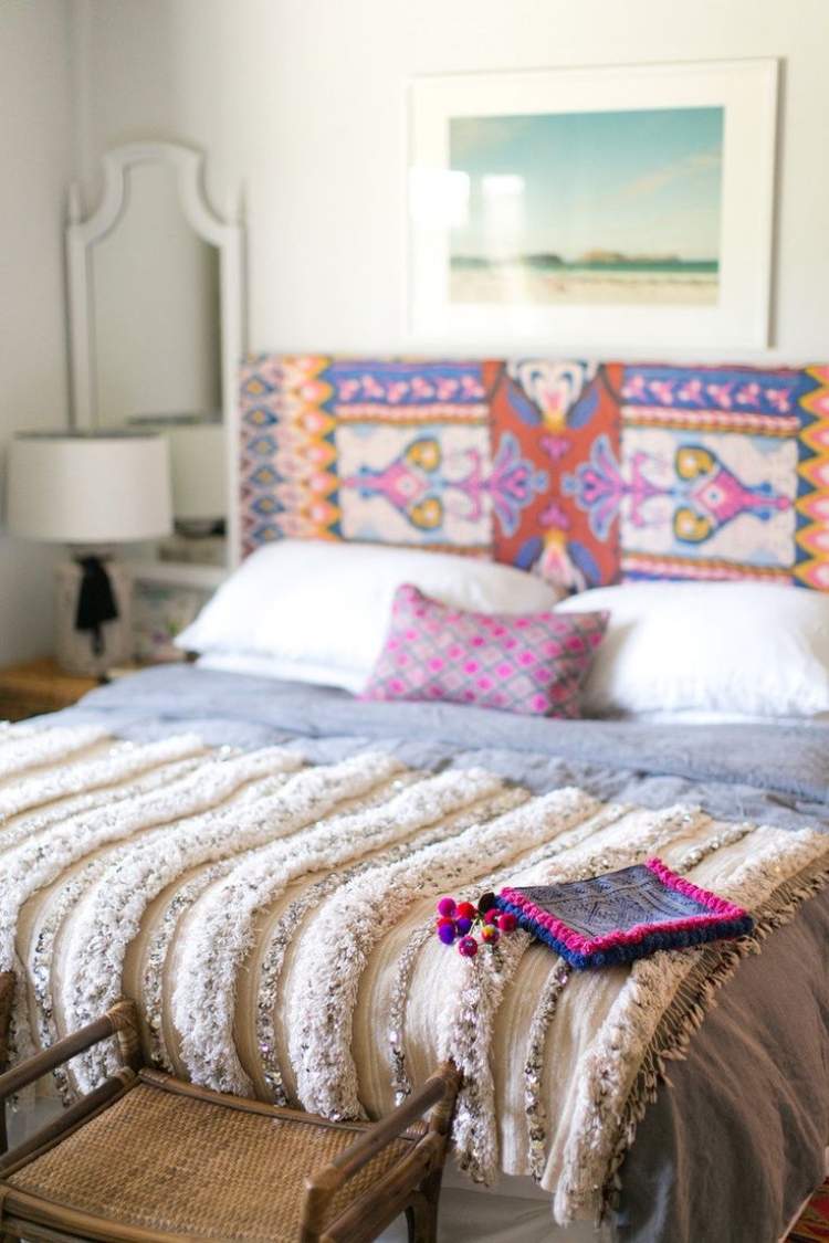 estilo boêmio-quarto-branco-edredom-etno-travesseiros-cabeceira-ornamentos-orient