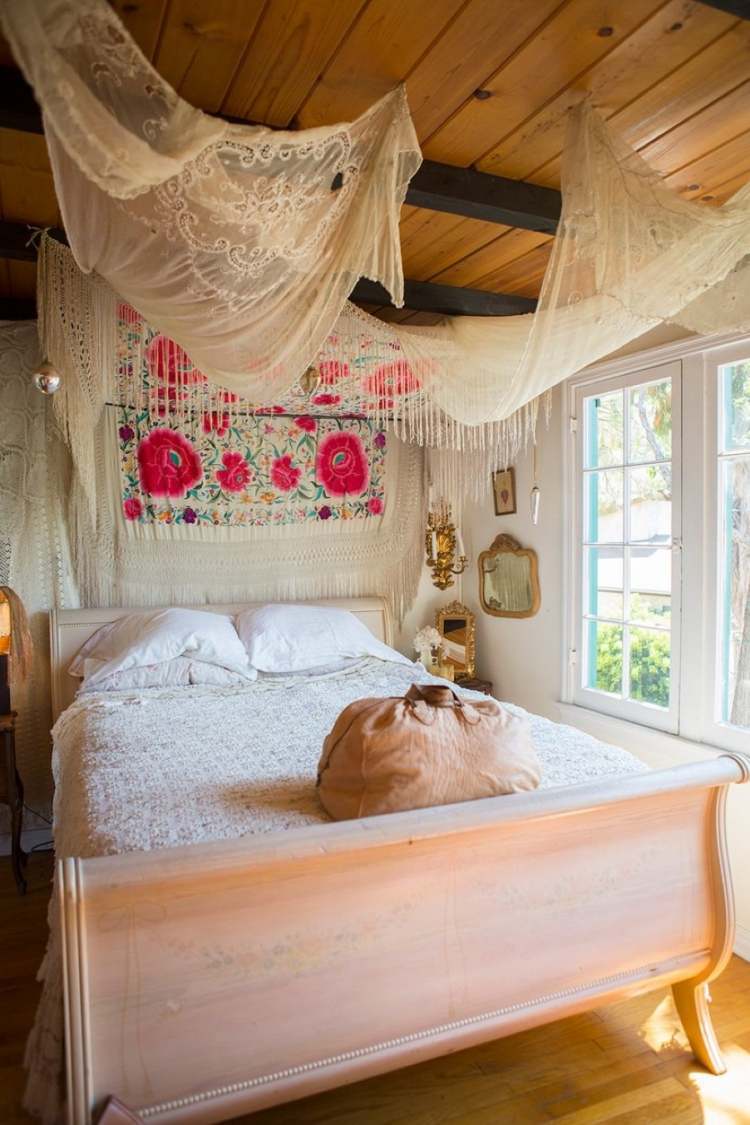 estilo boêmio-quarto-branco-cama-cama-renda-cobertor-madeira-cobertor-colcha