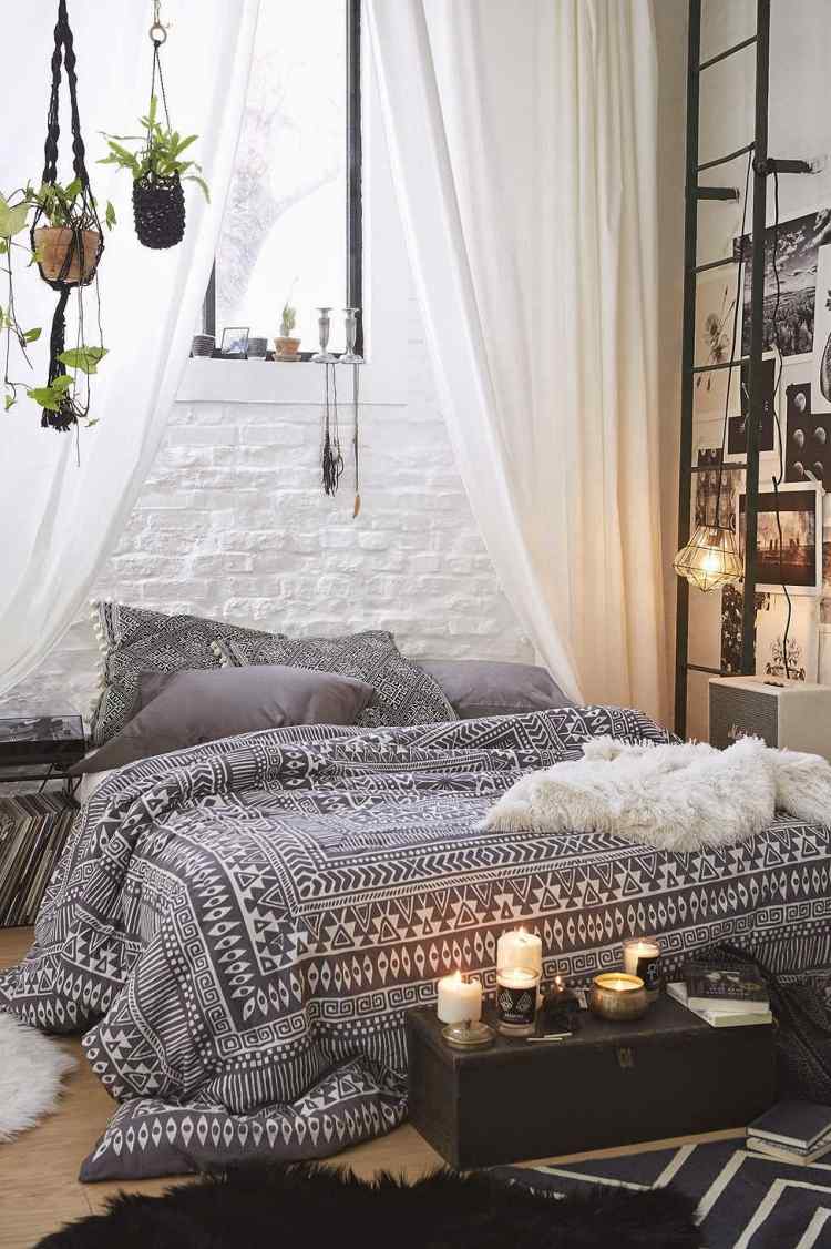 estilo boêmio-quarto-branco-schwary-roupa de cama-ornamentos-padrões-macramê-velas-tapete de pele