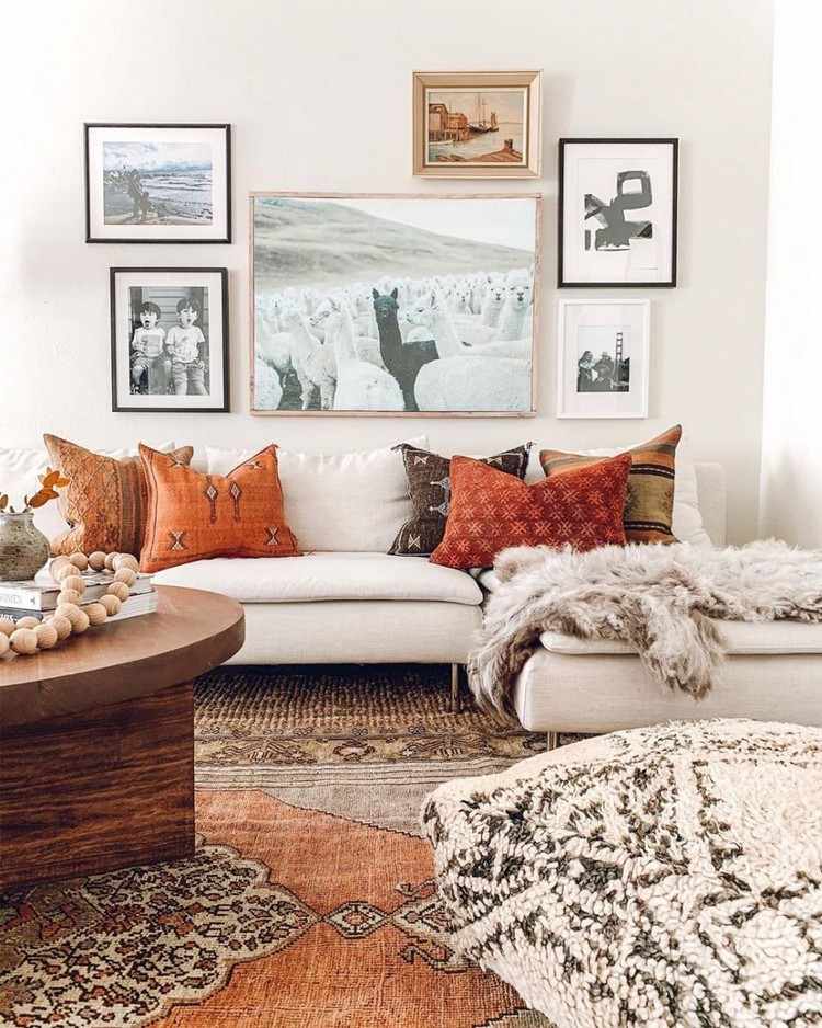 Fotos ideias de design de parede de sala de estar em dicas de decoração estilo boho