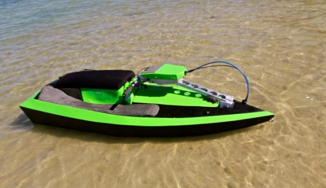 bomboard-astrand-jetski-green-water-new