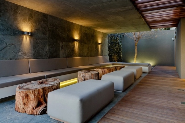 hotel de design de pod de mesa em tronco de árvore na cidade do cabo