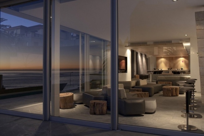 hotel designer de cápsula com vista para porta de vidro na cidade do cabo
