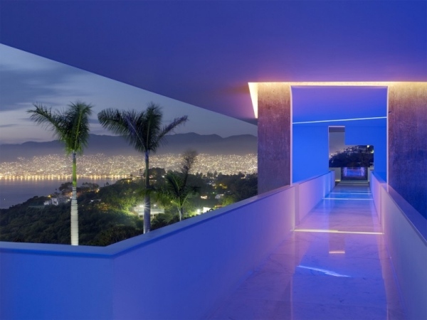 hotel designer encanto em acapulco luz led azul