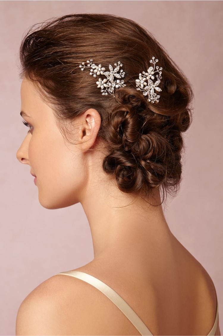 bridal-hairstyles-side-pinned-twisted-twisted-twisted-bun-hairpins-flowers