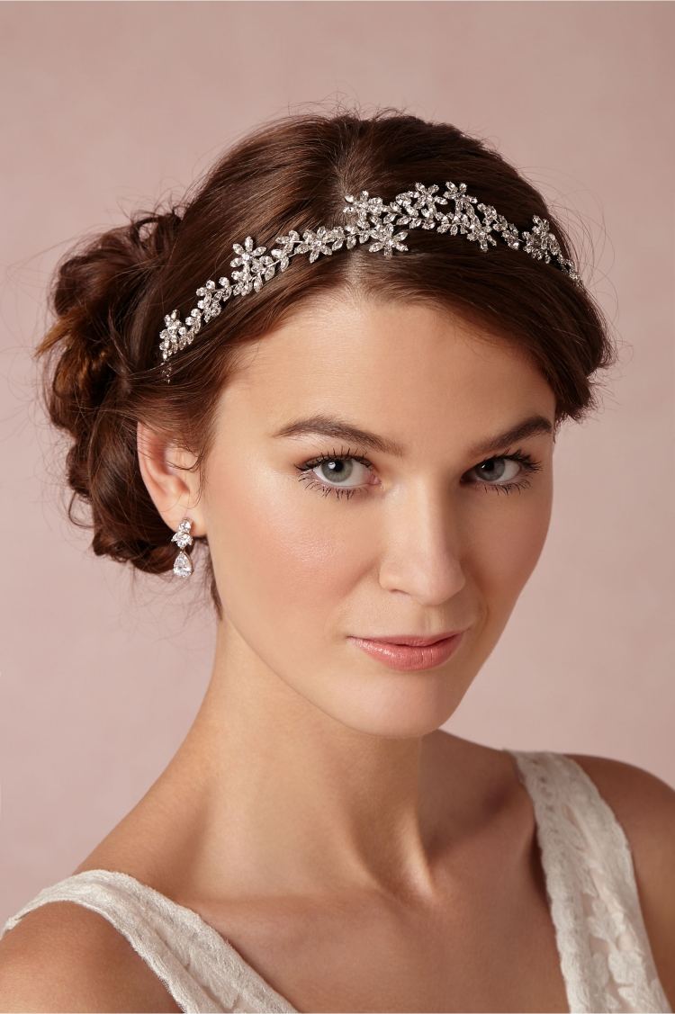 penteados de noiva-lateral-plugado-chignon-headband-strass