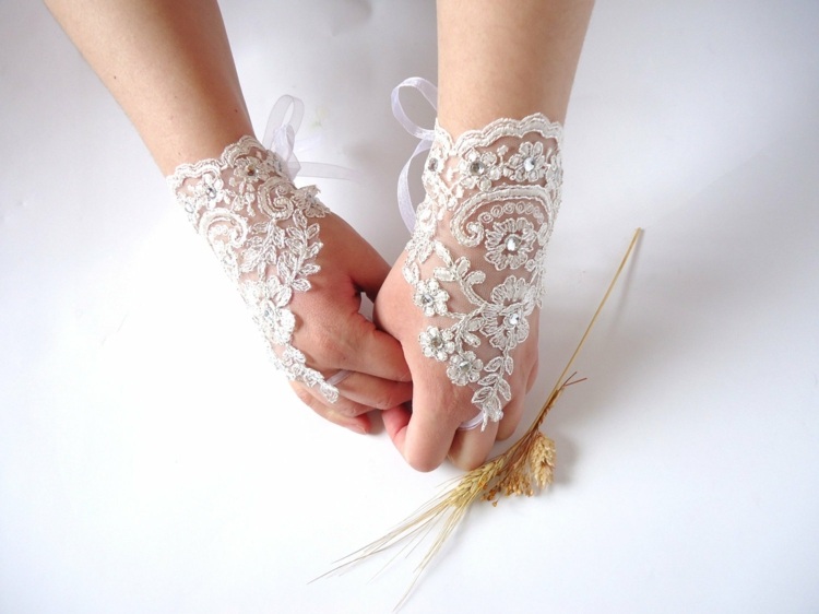 Luvas de noiva-mãos-decorar-rendas-design-feminine-outfit-noiva-casamento