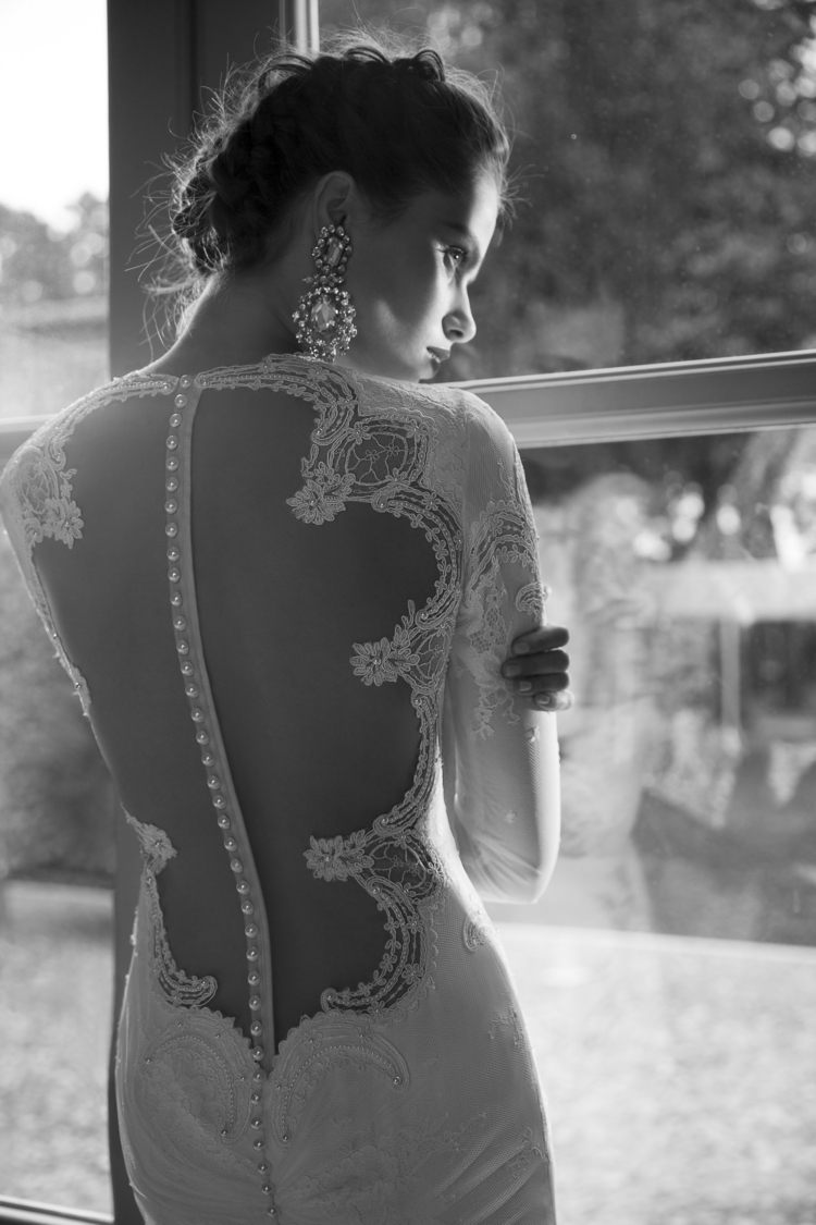botões de pérola nas costas look nude vestido de noiva em renda