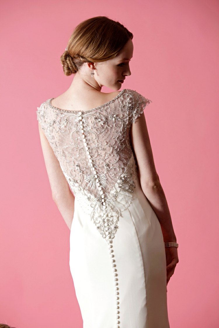 vestido de noiva elegante look retro bordado traseiro botão coque