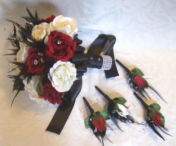 rose-bouquet-bride-boutonniere-idea-clothes