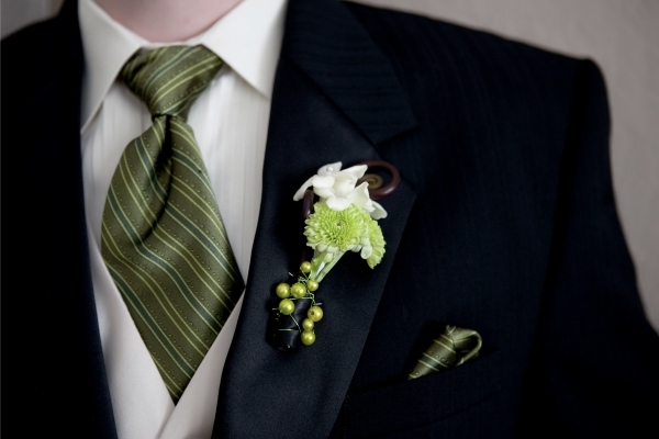 man-boutonniere-idea-wedding-decoration-bride-bouquet