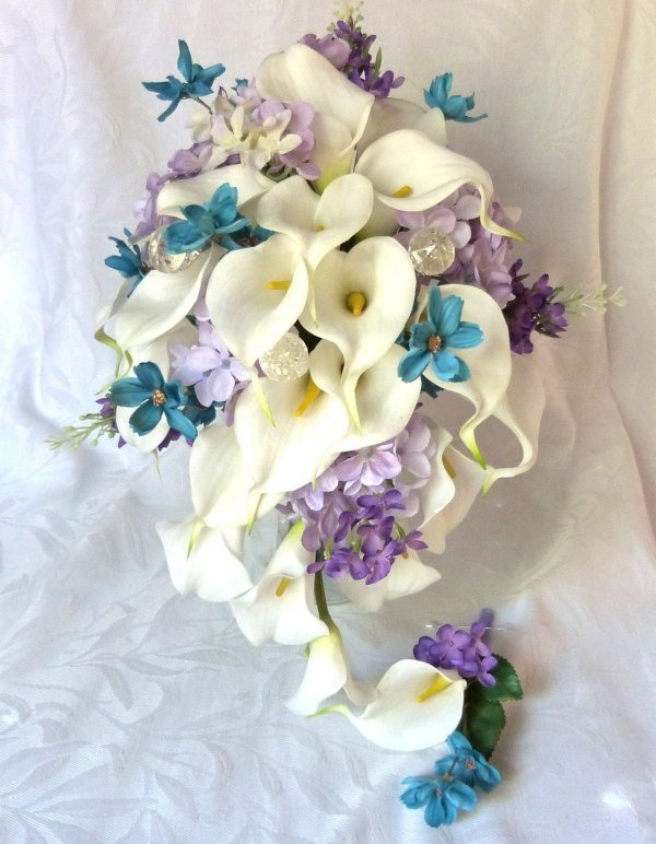 Kalie-flowers-bouquet-groom-chic-idea