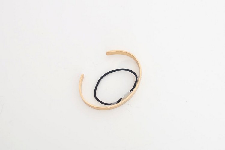 Pulseiras de punho de pão faça você mesmo com cola para secar