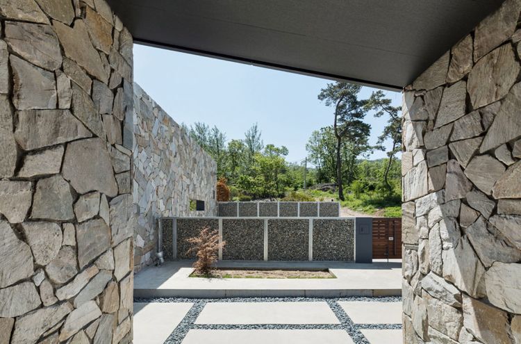 Casa-bangalô-pedra natural-moderno-vivo-jardim-japonês-minimalista