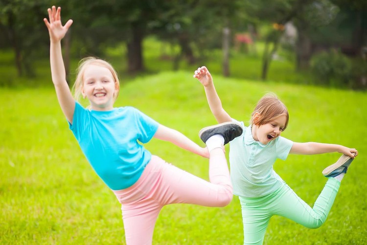 Exercícios para músculos das costas e equilíbrio para crianças flamingo