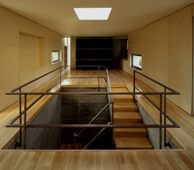 Escada em espiral de revestimento de madeira design de interiores armários embutidos corrimão de metal