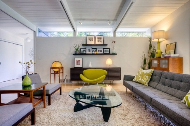 Meados do século-moderno-estilo-mobiliário-área de estar-cadeira-verde mostarda
