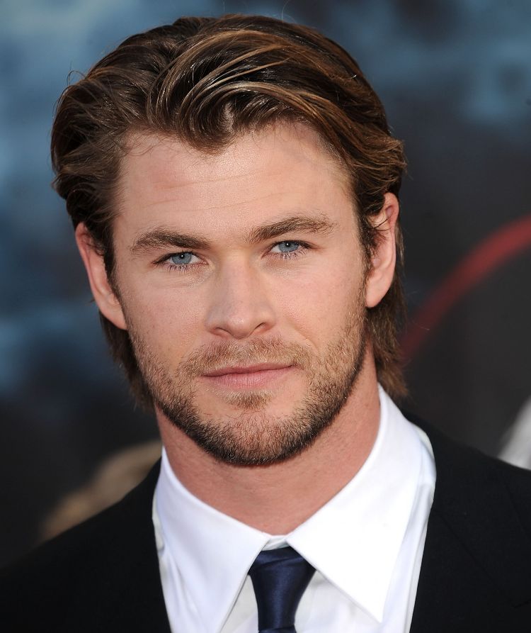 penteados de negócios homens chris hemsworth cabelo penteado de comprimento médio com barba de três dias estilo de estrelas de celebridades