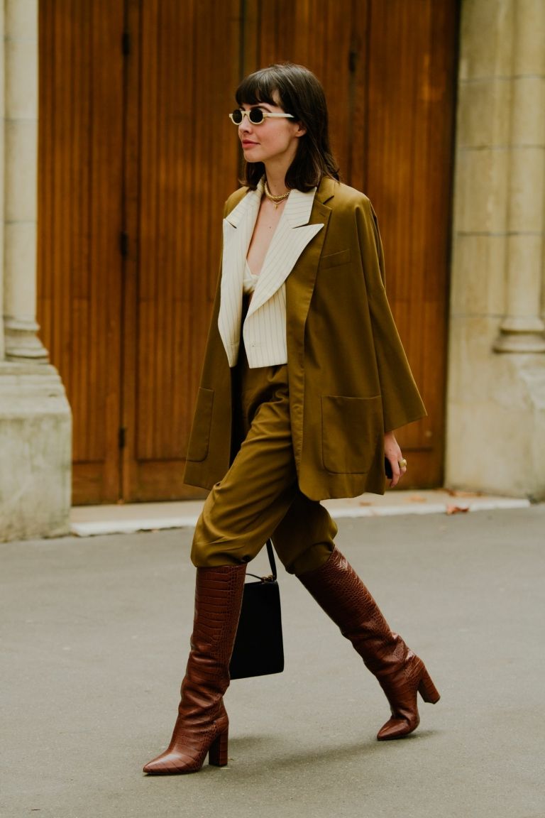 Botas de couro, blazers superdimensionados combinam cores da moda no inverno de 2019