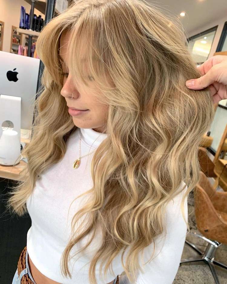 Cabelo loiro botão de ouro cor loiro mel cabelo balayage