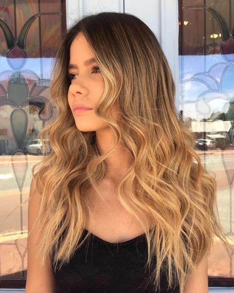 Loira de mel Ombre Penteado Tendências Cor de cabelo Loiro em botão de ouro