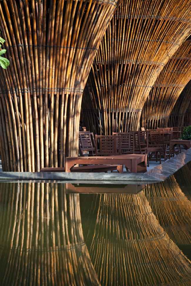 construção de bambu exótico aberto com boa ventilação
