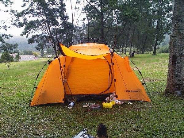 Faça um tour de trekking nas férias com acampamento e acampamento