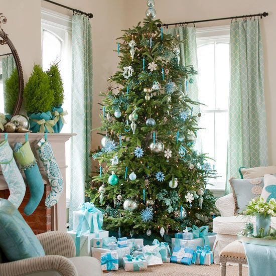 Decorações para árvores de Natal - cores da tendência - céu azul-prata
