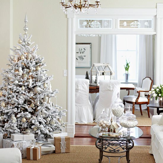 neve-spray-christmas-tree-golden-christmas-tree-ornaments