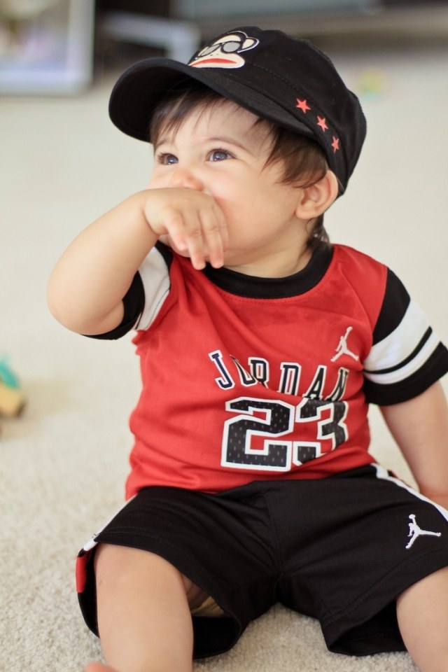 roupas-bebê-menino-basquete-fã-preto-vermelho-boné