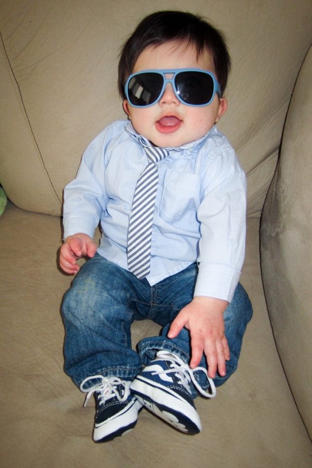 roupas-bebê-menino-legal-óculos de sol-jeans-camisa-gravata
