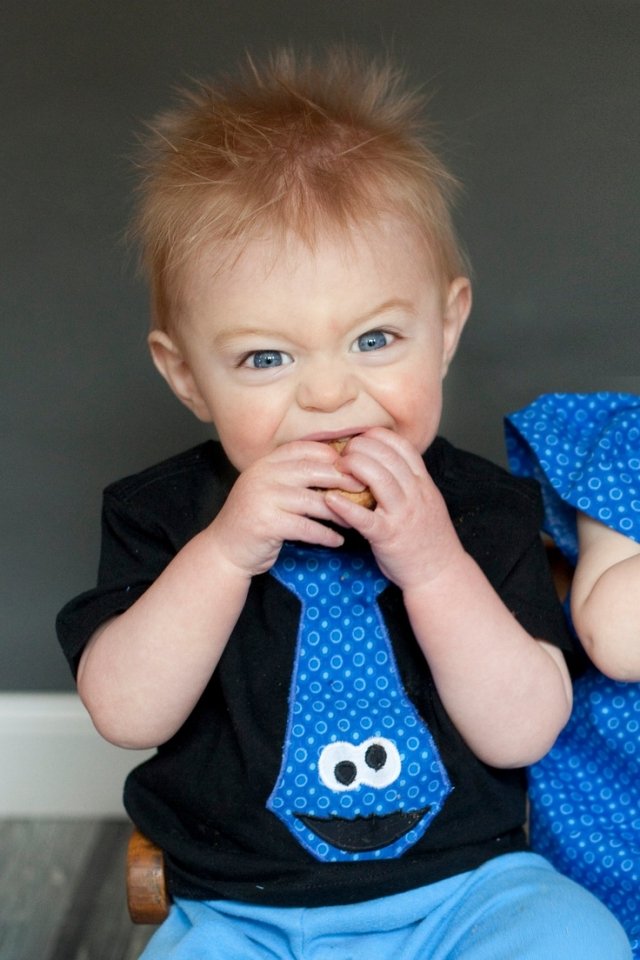 roupas-bebê-menino-preto-camiseta-cookie-monstro-gravata