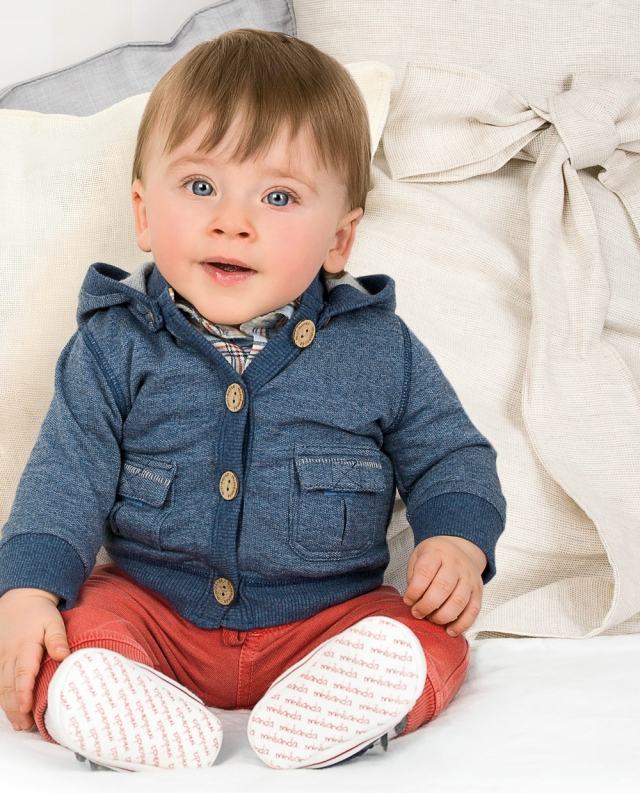 moda-bebê-menino-azul-jaqueta-capuz-calça laranja