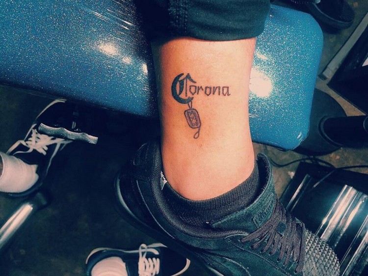 Idéias de tatuagens de pés pequena tatuagem de corona