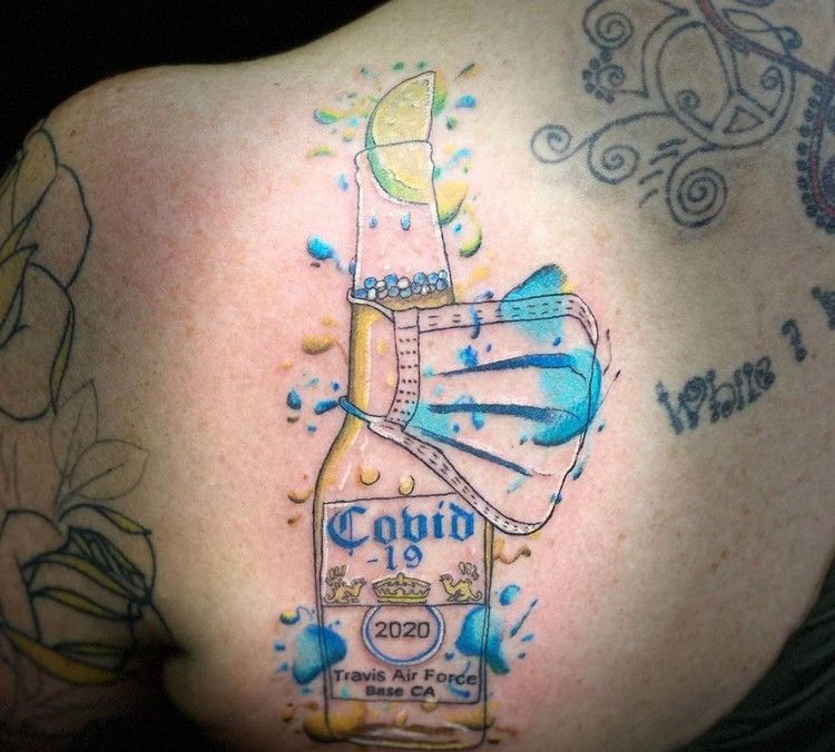 Tatuagem nas costas para mulheres tatuagem tendências 2020 ideias de tatuagem de corona