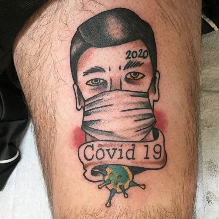 Projeto de tatuagem na coxa Tendências de tatuagem em 2020 Projeto de tatuagem em corona