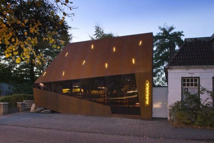 corten-steel-fachada-integrado-luzes