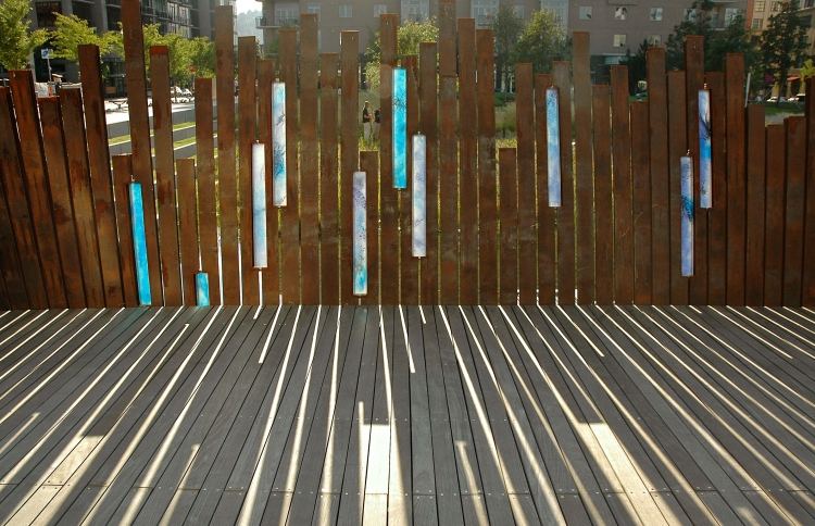 corten-steel-privacy-screen-glass-stones-dynamic-design